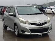 2013 TOYOTA VITZ U