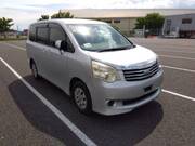 2013 TOYOTA NOAH YY