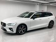 2022 VOLVO V60