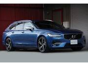 2017 VOLVO V90