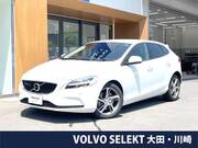 2017 VOLVO V40