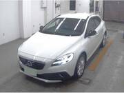 2018 VOLVO V40