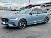 2022 VOLVO V90