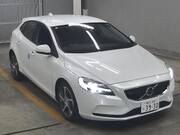 2019 VOLVO V40