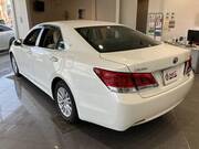 2017 TOYOTA CROWN ROYAL SALOON