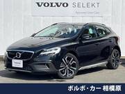 2017 VOLVO V40