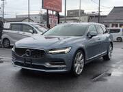 2017 VOLVO V90