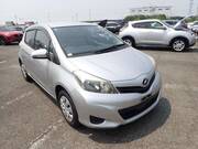 2013 TOYOTA VITZ F