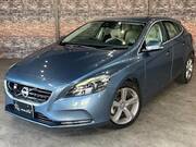 2015 VOLVO V40