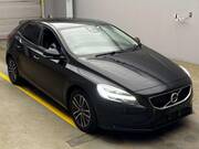 2020 VOLVO V40
