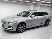 2023 VOLVO V90