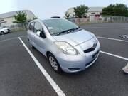 2010 TOYOTA VITZ U