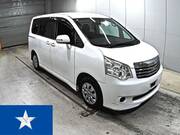 2013 TOYOTA NOAH