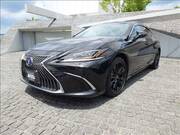 2019 LEXUS ES