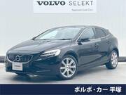 2020 VOLVO V40