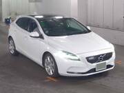 2019 VOLVO V40