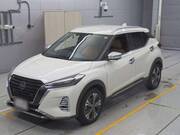 2021 NISSAN KICKS