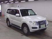 2015 MITSUBISHI PAJERO