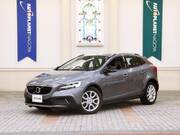2018 VOLVO V40