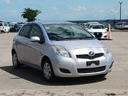 2010 TOYOTA VITZ F