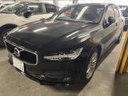 2018 VOLVO V90