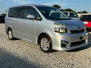 2010 TOYOTA VOXY