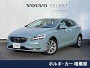 2017 VOLVO V40