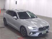 2023 VOLVO V60
