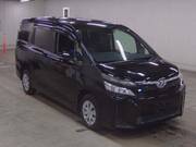 2018 TOYOTA VOXY X