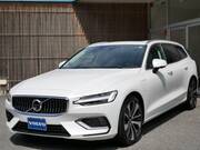 2021 VOLVO V60