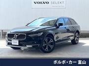 2022 VOLVO V90