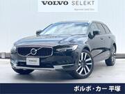 2022 VOLVO V90