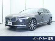 2023 VOLVO V90
