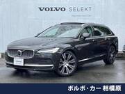 2022 VOLVO V90