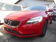 2018 VOLVO V40