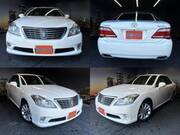 2011 TOYOTA CROWN ROYAL SALOON