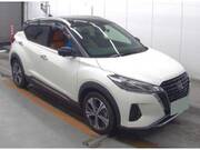 2021 NISSAN KICKS