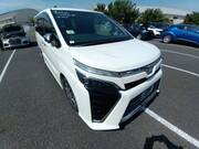 2018 TOYOTA VOXY