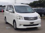 2013 TOYOTA NOAH
