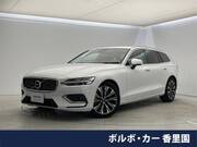 2022 VOLVO V60