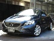 2017 VOLVO V40