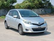 2011 TOYOTA VITZ F