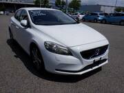 2016 VOLVO V40