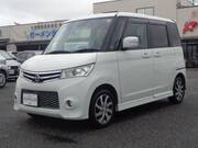 2012 NISSAN ROOX