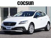 2018 VOLVO V40