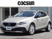2017 VOLVO V40