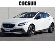 2017 VOLVO V40