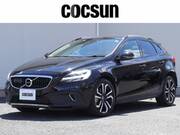 2020 VOLVO V40