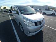 2013 TOYOTA NOAH X SMART EDITION