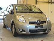 2010 TOYOTA VITZ F